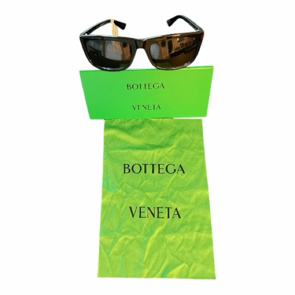 Bottega Veneta Black Sunglasses W/Case, Cloth & Card. New